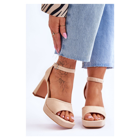 FE1 Suede Classic Sandals na béžovej elegantnej platforme