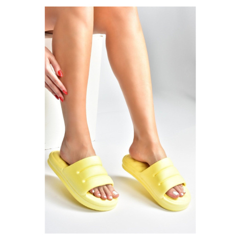 Žlté dámske bežné/plážové papuče Fox Shoes