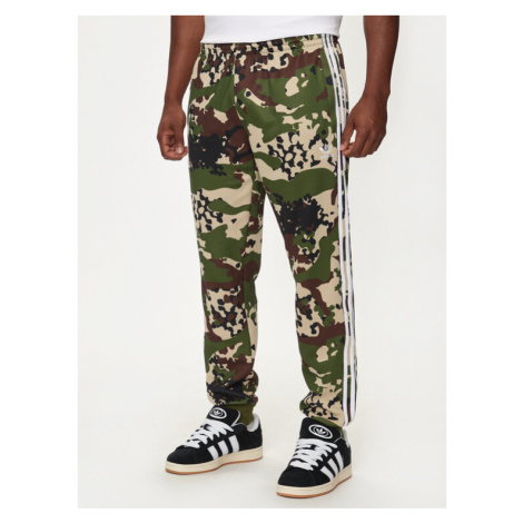 Adidas Teplákové nohavice Camo SSTR IS0254 Zelená Regular Fit