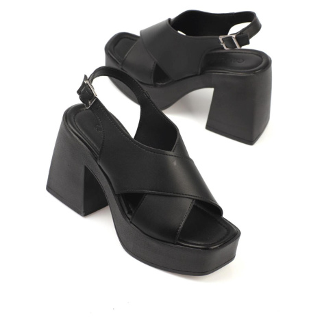 Capone Outfitters Capone Women's Chunky Toe Crossover Wide Strap Platform Heels Black Women's Sa
