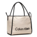 Calvin Klein Kabelka Calvin Resort Carry All Bag Cnvs K60K609405 Béžová