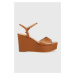 Kožené sandále Guess ZIONE2 dámske, hnedá farba, na kline