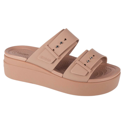 HNEDÉ NAZUVÁKY NA PLATFORME CROCS BROOKLYN LOW WEDGE SANDAL 207431-2Q9