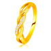 Lesklý prsteň zo 14K žltého zlata - prepletené vlnky, zirkónová línia - Veľkosť: 52 mm