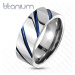 Titánový prsteň striebornej farby, vysoký lesk, šikmé modré zárezy - Veľkosť: 70 mm