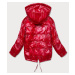 Červená dámska bunda s kapucňou a vytlačovaným vzorom (B9765-4)