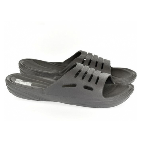 Sivé chlapčenské šľapky a žabky