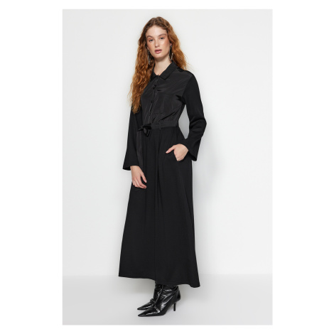 Trendyol Black Belted Satin detailné bavlnené pletené šaty s vreckom