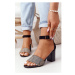 Trendy dámske sandále na podpätku v čiernej farbe