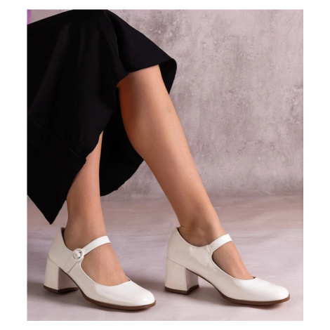 Gemre Biele lodičky s remienkom na podpätku lyraa