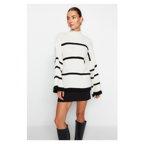 Trendyol Ecru Wide Fit Knitwear Sweater