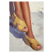 LASCANA Remienkové sandále  zlatá žltá