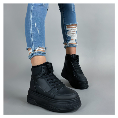 Čierne členkové zateplené tenisky iMóda