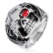 Mohutný prsteň z ocele - lebka bojovníka s červeným zirkónom, patina - Veľkosť: 65 mm