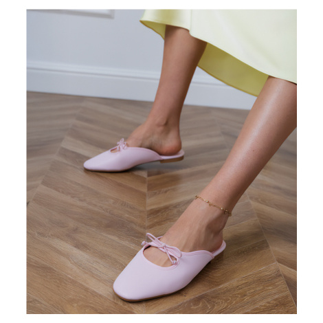 D/CEO Pink closed-toe sandals on a flat sole Matila