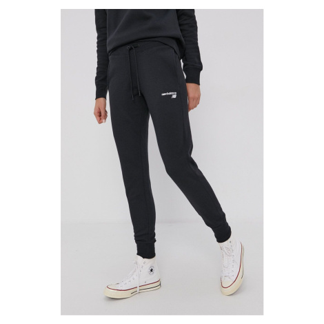 Nohavice New Balance WP03805BK dámske, čierna farba, jednofarebné