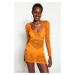 Trendyol oranžové vypasované mini plisované sieťované plážové šaty