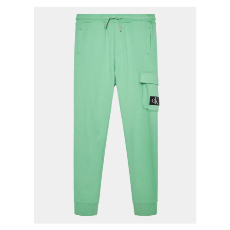 Calvin Klein Jeans Teplákové nohavice Badge Cargo IB0IB01600 Zelená Regular Fit