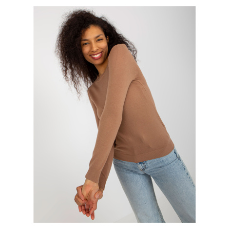 Camel smooth classic sweater with a round neckline