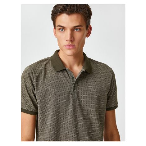 Koton tričko s golierom na krku, geometrická potlač, krátke rukávy s gombíkmi, slim fit.