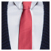 Výrazná kravata v červenom prevedení