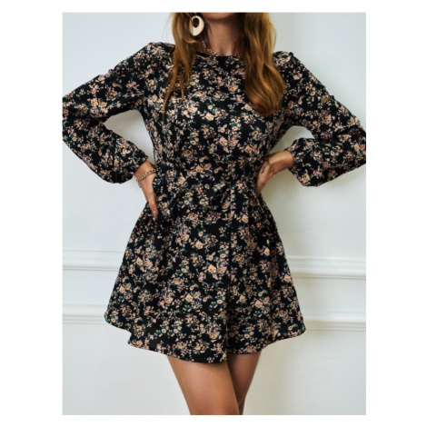 Čierne kvetinové šaty iMóda