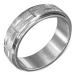 Prsteň z ocele striebornej farby - točiaca sa pieskovaná obruč s ryhami - Veľkosť: 67 mm