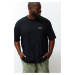 Trendyol Plus Size Čierne Oversize/Široké 100% Bavlnené Pohodlné Tričko s Minimálnou Potlačou