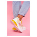 Dámske športové topánky v žlto-zlatej farbe na hrubej podrážke