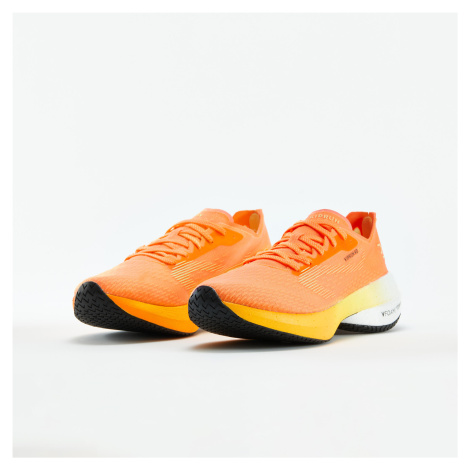 Pánska bežecká obuv Kiprun KD900 oranžová