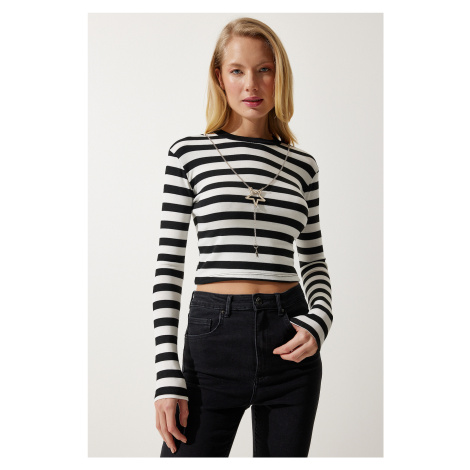 Happiness İstanbul Women's Black and White Detachable Necklace Striped Crop Knitted Blouse