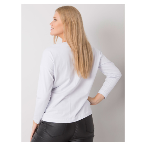 Larger white blouse with long sleeves