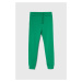 Detské bavlnené tepláky United Colors of Benetton zelená farba, jednofarebné