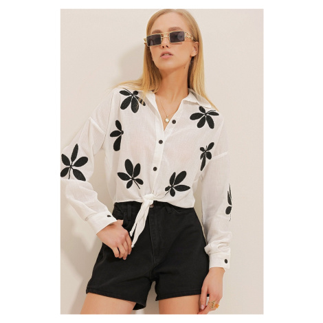 Trend Alaçatı Stili Women's White Floral Pattern Caviar Print Linen Crop Shirt
