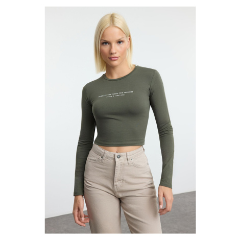 Trendyol Khaki Slogan Printed Crop Stretch Knit Blouse