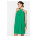 Zelené šaty s halterovým výstrihom od Trendyol