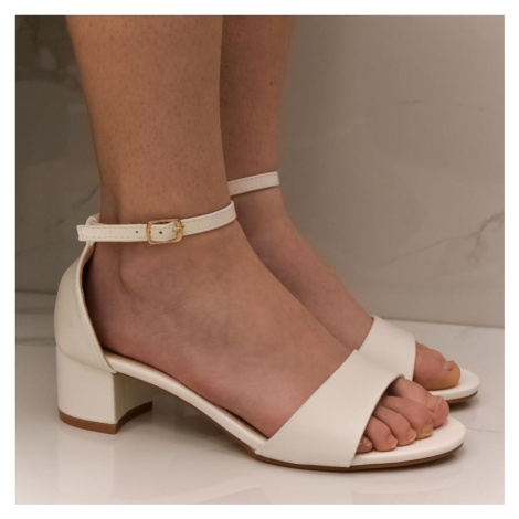 Dámske biele sandále APRESI