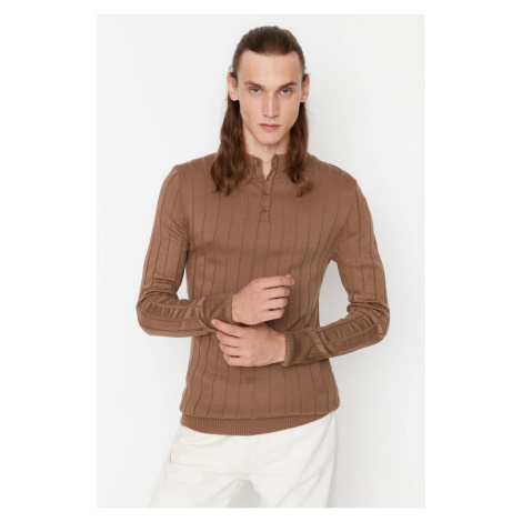 Trendyol pánsky priliehavý sveter s gombíkmi a polovičným rolákom v základnom pletenom dizajne v