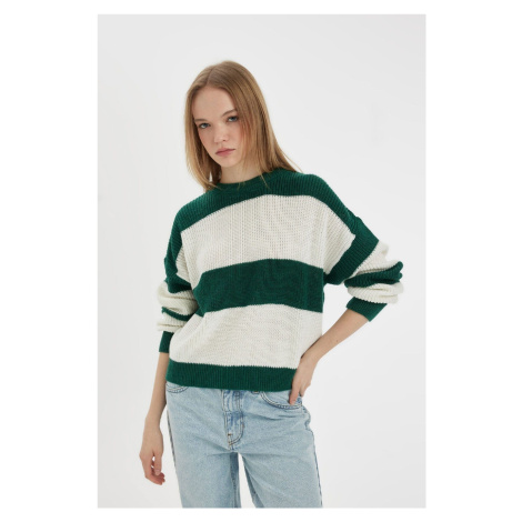 DEFACTO Women's Cool Oversize Fit Wide Pattern Crew Neck Striped Knitwear Sweater