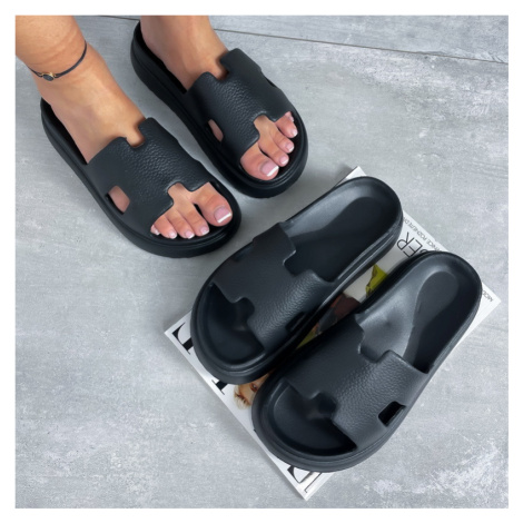 Čierne gunmené šľapky iMóda