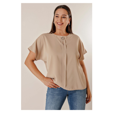 By Saygı Plus Size Chiffon blouse with a brooch collar and a fly down the front. Short Bat Sleev