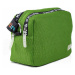 Malá zelená kabelka s nápisom na remienku