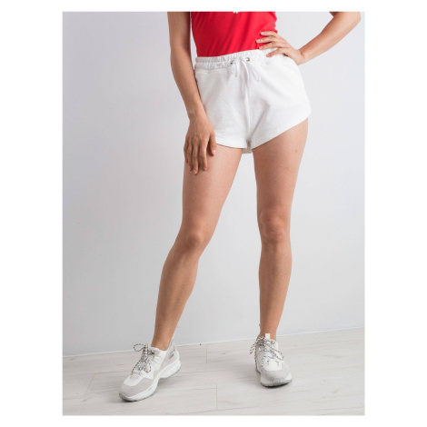 Knitted shorts with pockets white