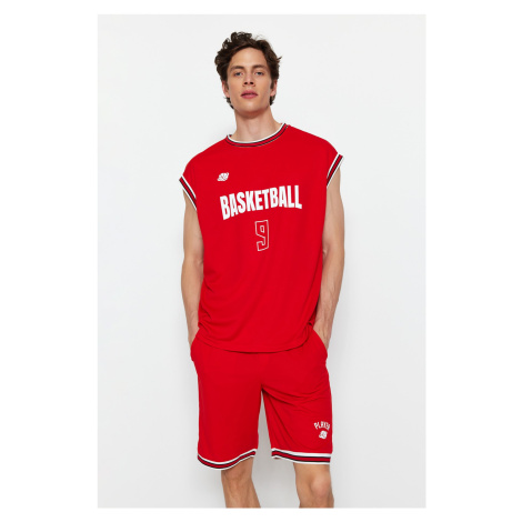 Trendyol červené pánske oversize/široko strihané basketbalové tričko z technickej látky s potlač
