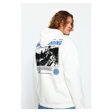 Trendyol Ecru Oversize/Wide Cut Fluffy Ski Printed Cotton Sweatshirt with Fleece Inside