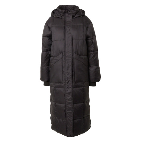 SISTERS POINT Zimný kabát 'DUSTY'  čierna