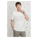 ALTINYILDIZ CLASSICS Pánske tričko Ecru Slim Fit Crew Neck Bavlnené tričko s potlačou.