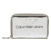 Calvin Klein Jeans Malá dámska peňaženka Sculpted Med Zip Around K60K610405 Strieborná
