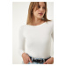 Happiness İstanbul Women's White Crew Neck Basic Viscose Knitted Blouse