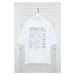 Trendyol White Oversize/Wide Cut 100% Cotton T-shirt with Raised Text Printed on the Back